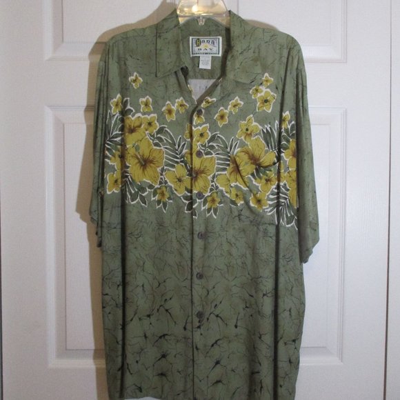 Mens Hawaiian Shirt sz L Muted Green Yellow Floral Rayon Wooden Buttons Holiday - Picture 1 of 7